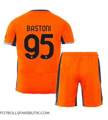 Inter Milan Alessandro Bastoni #95 Replika Tredje Tröja Barn 2023-24 Kortärmad (+ Korta byxor)